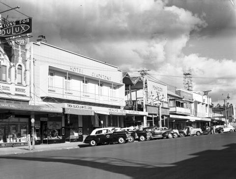 View of Ruthven Street, Toowomba including buildings and vehicles.