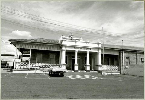 Exterior of the public railway station in Warwick Queensland showing an empty carpark
