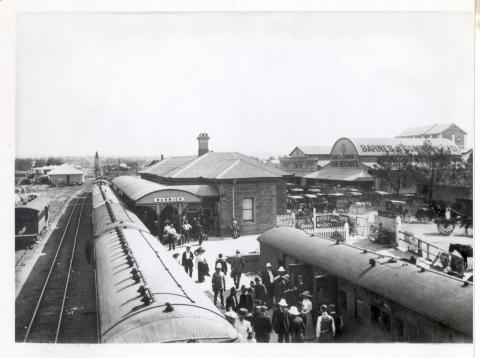 QSA DID 3078: Passengers on the platform at Warwick Railway Station, c.1905.