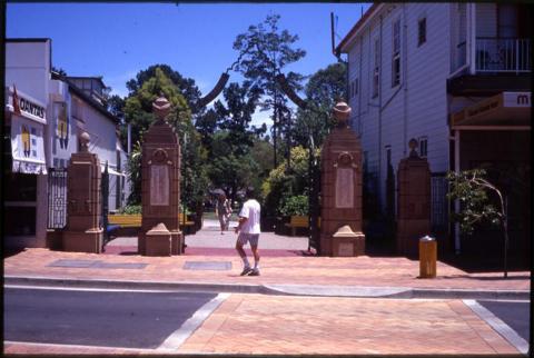 Gympie and Widgee War Memorial Gates, Memorial Gates and surrounds